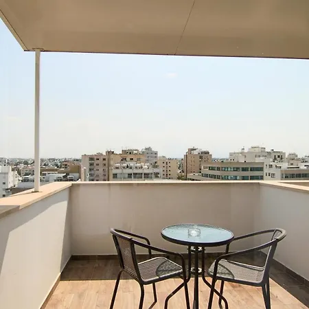 Phaedrus Living: Luxury 509 Apartment